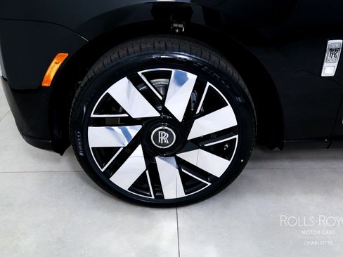 New 2026 Rolls-Royce Cullinan AWD/4WD image 39