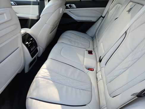 Used 2020 BMW X5 M50i w/ Executive Package image 5