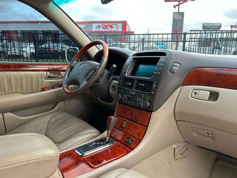 Used 2002 Lexus LS 430 RWD image 5