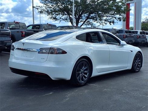 Used 2017 Tesla Model S 60D image 6