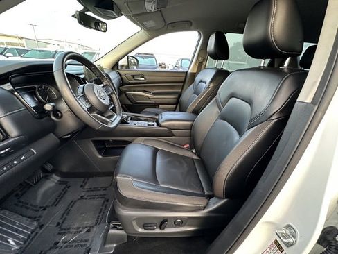 Certified 2024 Nissan Pathfinder SL image 17