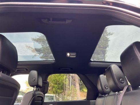 Used 2018 Land Rover Discovery SE AWD/4WD image 13