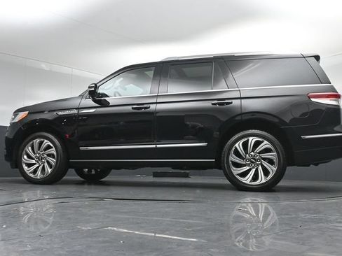 Certified 2023 Lincoln Navigator Reserve AWD/4WD image 44