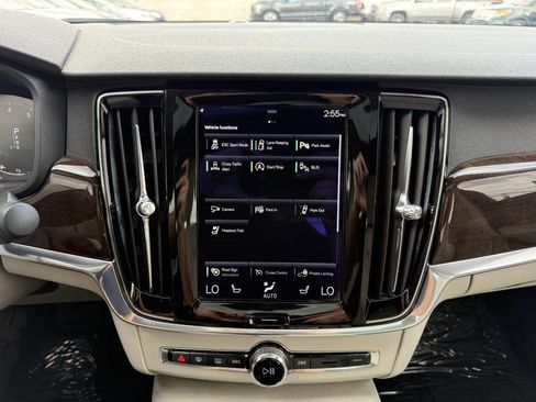 Used 2017 Volvo S90 T6 Momentum w/ Vision Package image 19