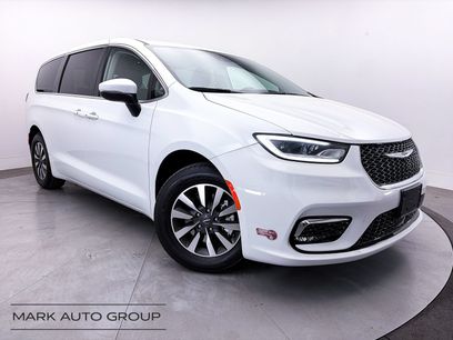 Used 2023 Chrysler Pacifica Touring-L