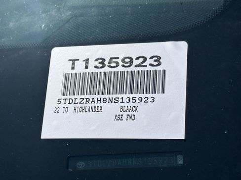 Used 2022 Toyota Highlander XSE FWD image 14