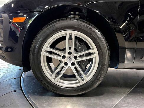 Used 2024 Porsche Macan AWD/4WD image 13