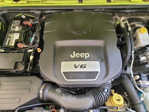 Used 2016 Jeep Wrangler Unlimited Sport w/ Connectivity Group image 30