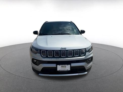 Used 2025 Jeep Compass Limited image 4