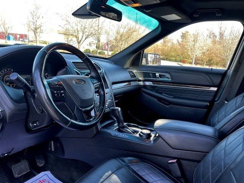 Used 2017 Ford Explorer Platinum image 12