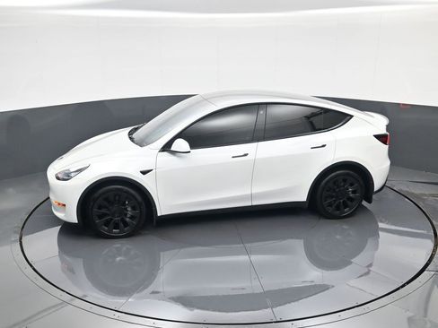Used 2021 Tesla Model Y Long Range image 28