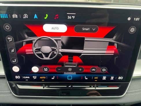 Used 2025 Volkswagen Tiguan SE image 20