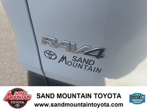 Used 2024 Toyota RAV4 SE image 11
