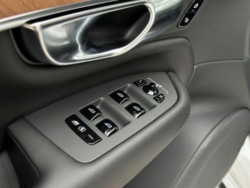 Certified 2025 Volvo XC90 T8 Plus w/ Protection Package Premier image 18