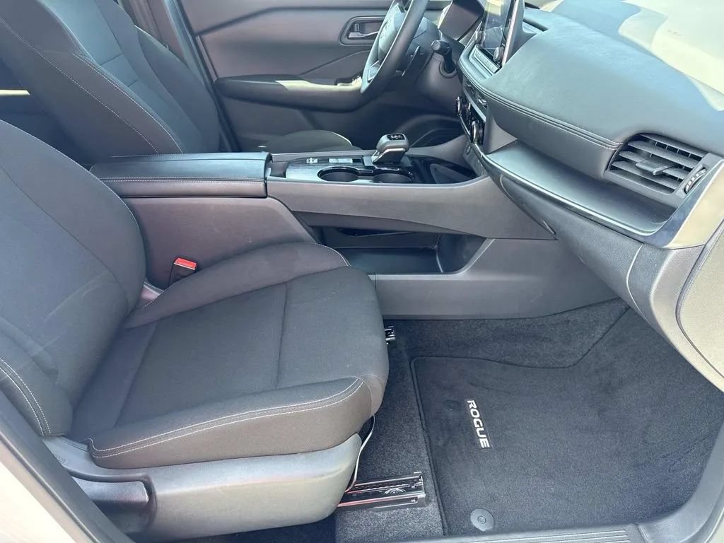 Used 2025 Nissan Rogue S FWD image 23