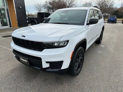 New 2025 Jeep Grand Cherokee Altitude AWD/4WD image 2