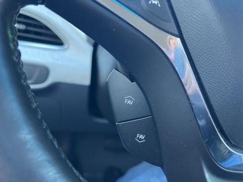 Used 2020 Chevrolet Bolt Premier w/ Infotainment Package image 20