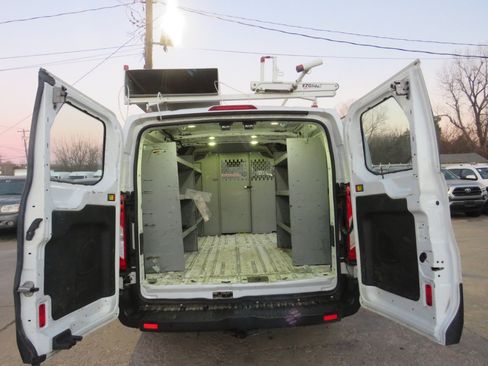 Used 2017 Ford Transit 250 130 Low Roof image 18