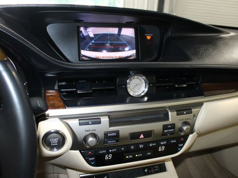 Used 2013 Lexus ES 350 w/ Premium Pkg FWD image 17