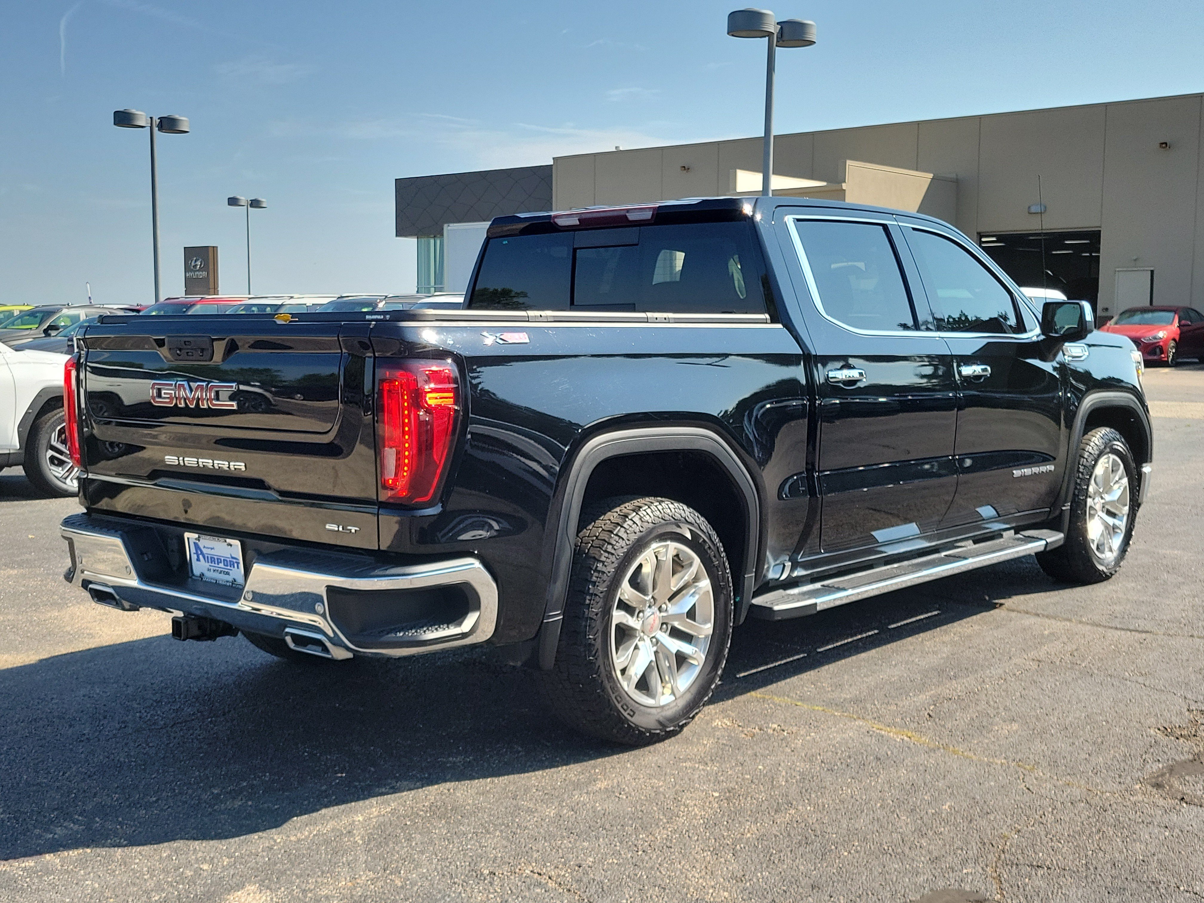 Used 2021 GMC Sierra 1500 SLT w/ SLT Premium Plus Package AWD/4WD image 4