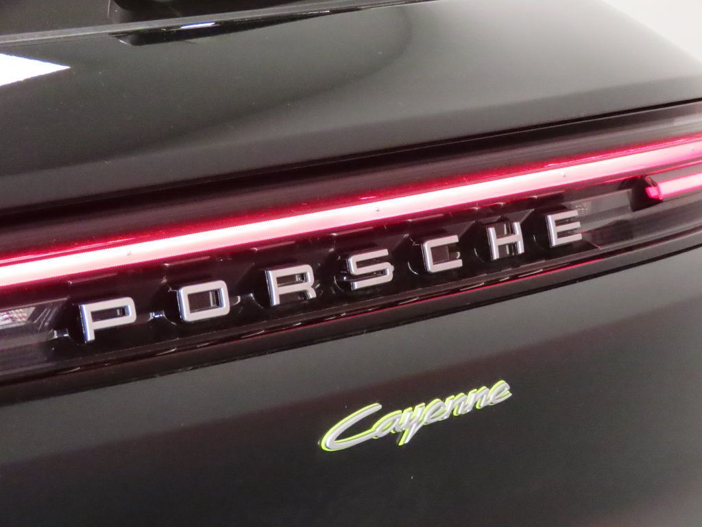 Certified 2026 Porsche Cayenne E-Hybrid AWD/4WD image 12