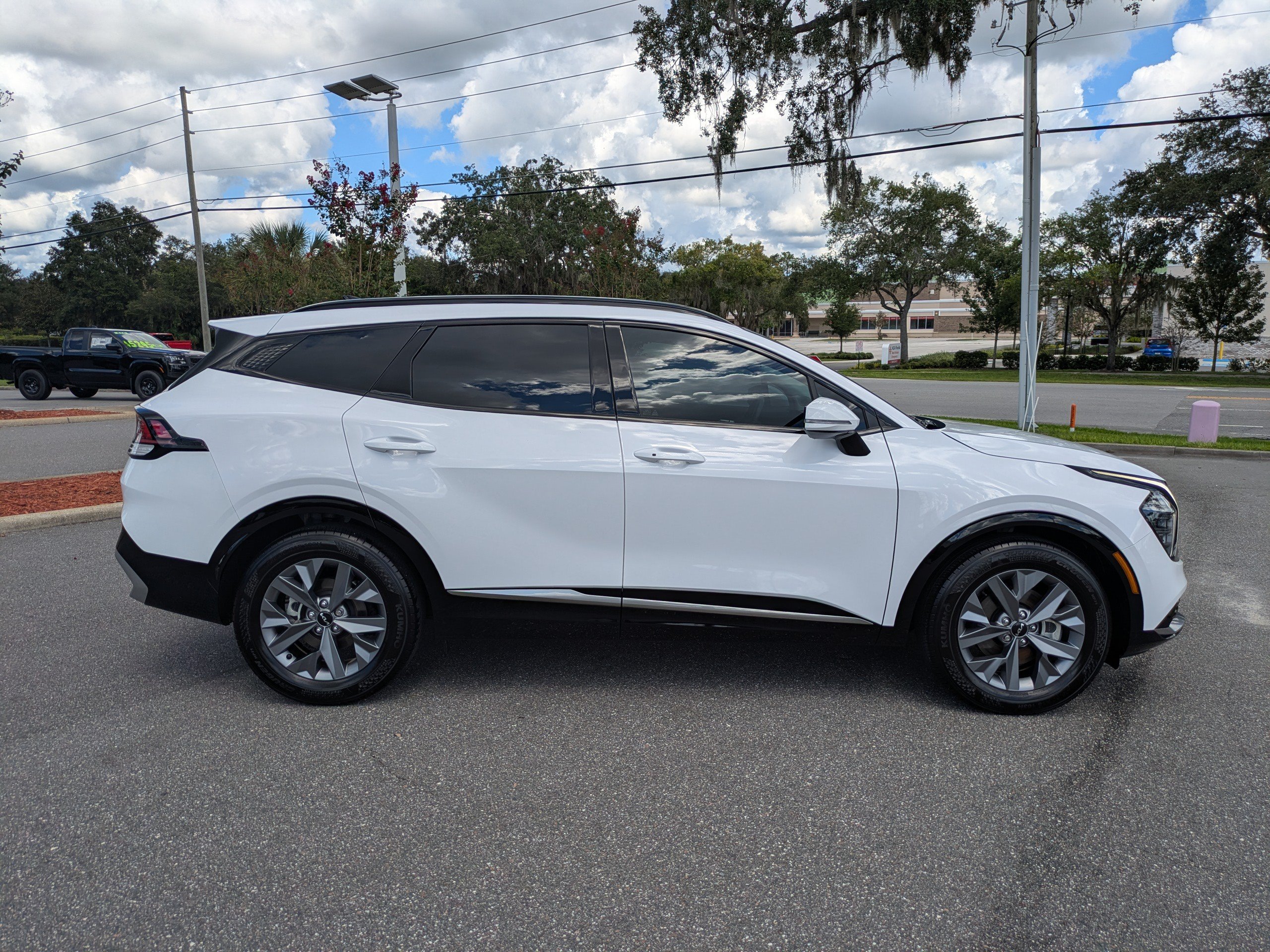 Used 2025 Kia Sportage SX FWD image 3