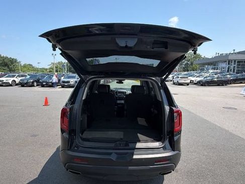 Certified 2023 GMC Acadia SLT w/ Elevation Edition AWD/4WD image 9