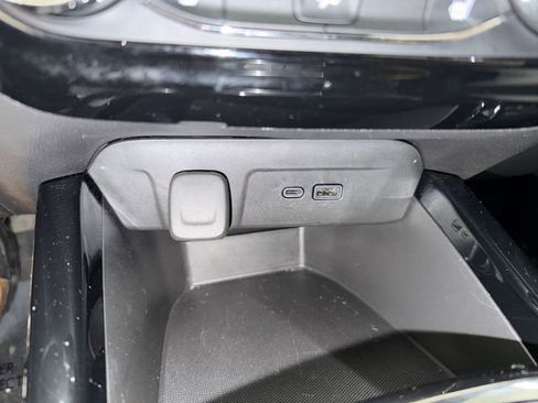 Used 2025 Chevrolet Trax LT w/ LT Convenience Package image 24