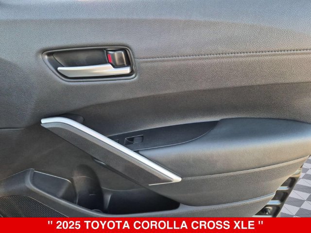Used 2025 Toyota Corolla Cross XLE AWD/4WD image 35