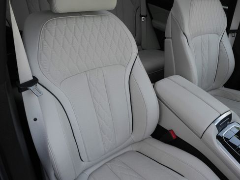 Used 2026 BMW X5 xDrive40i w/ Executive Package AWD/4WD image 14