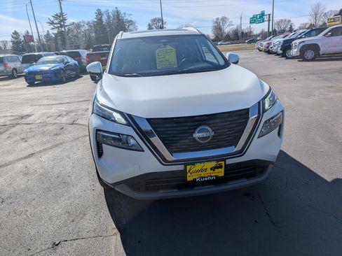 Used 2023 Nissan Altima 2.5 SV image 3