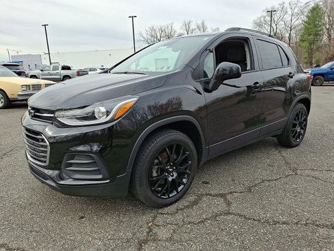 Used 2022 Chevrolet Trax LT w/ Midnight Edition image 3
