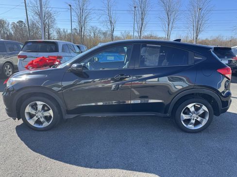 Used 2017 Honda HR-V EX image 3