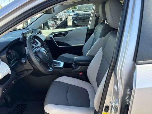 Used 2022 Toyota RAV4 XLE w/ Convenience Package AWD/4WD image 11