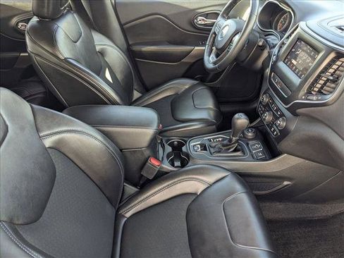 Used 2019 Jeep Cherokee Latitude Plus w/ Comfort/Convenience Group image 20