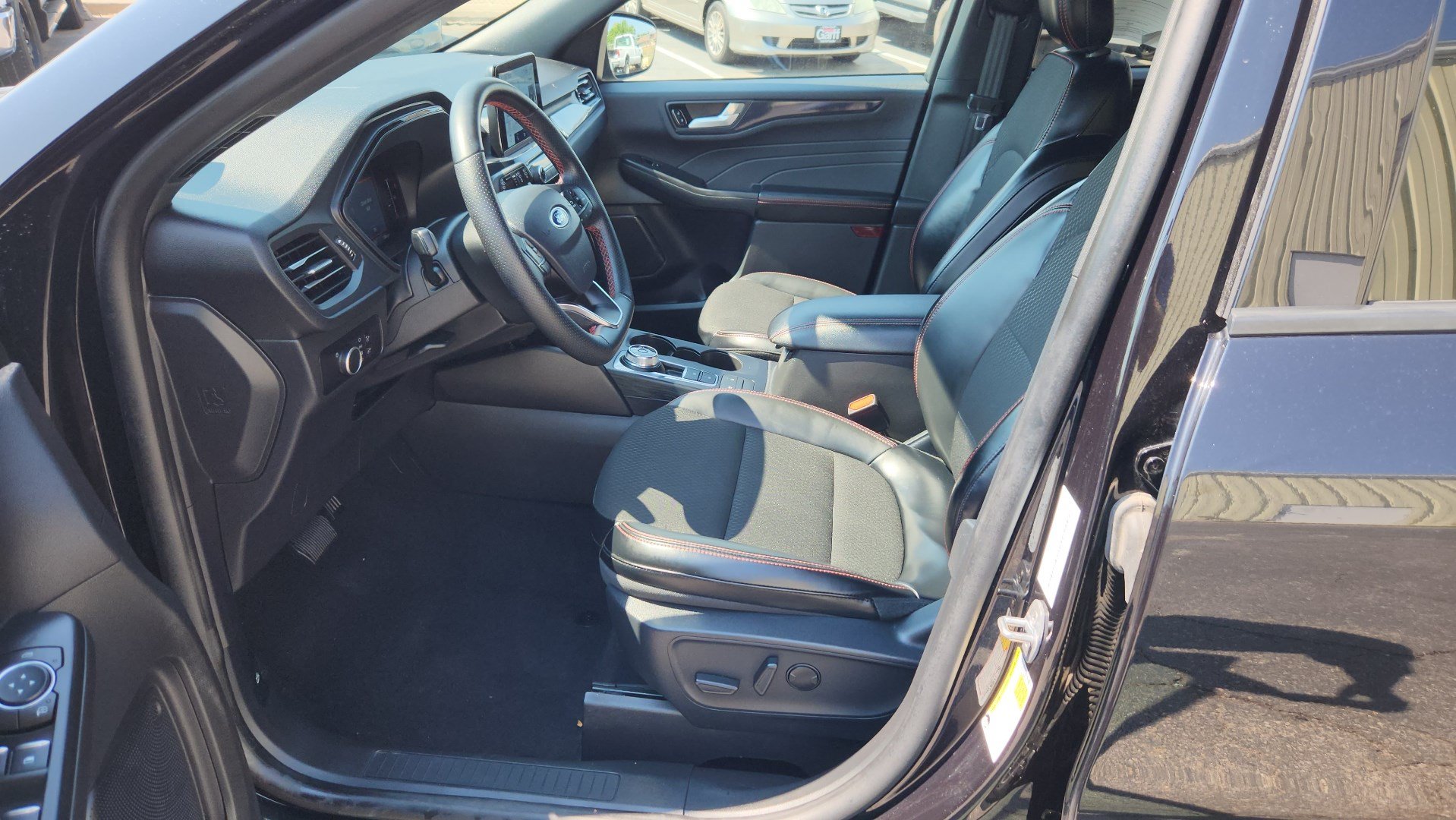 Used 2025 Ford Escape ST-Line AWD/4WD image 18