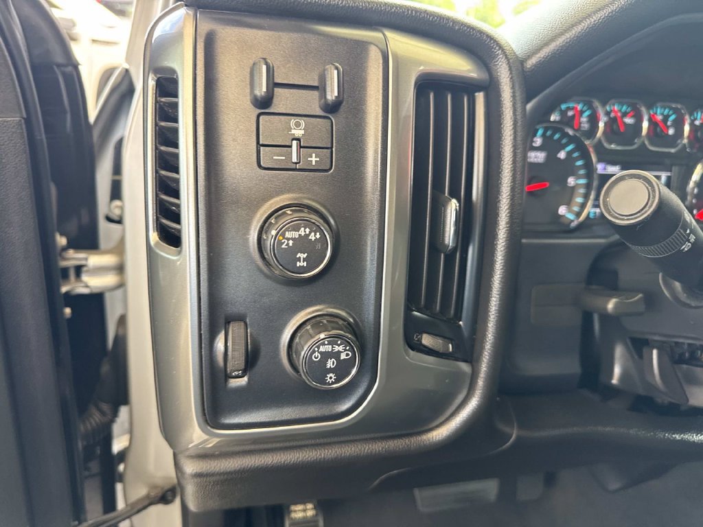 Used 2019 Chevrolet Silverado 1500 LT w/ Texas Edition AWD/4WD image 22