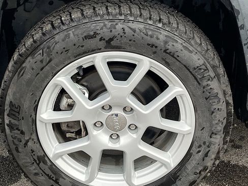 Used 2021 Jeep Renegade Latitude AWD/4WD image 31