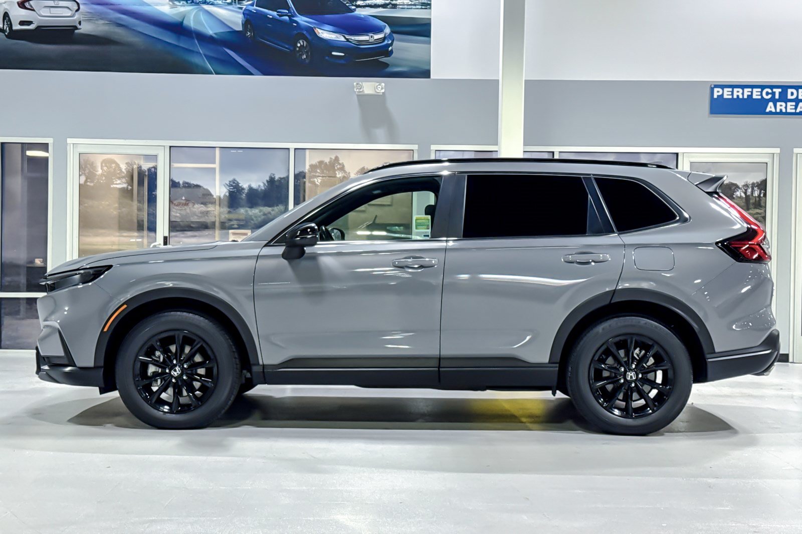 Used 2025 Honda CR-V Sport image 2