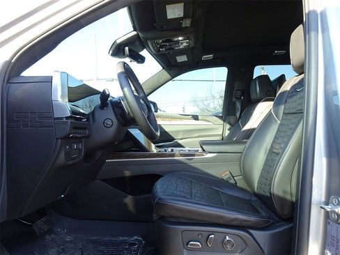 Certified 2025 Cadillac Escalade Sport Platinum w/ LPO, Floor Liner Package image 3