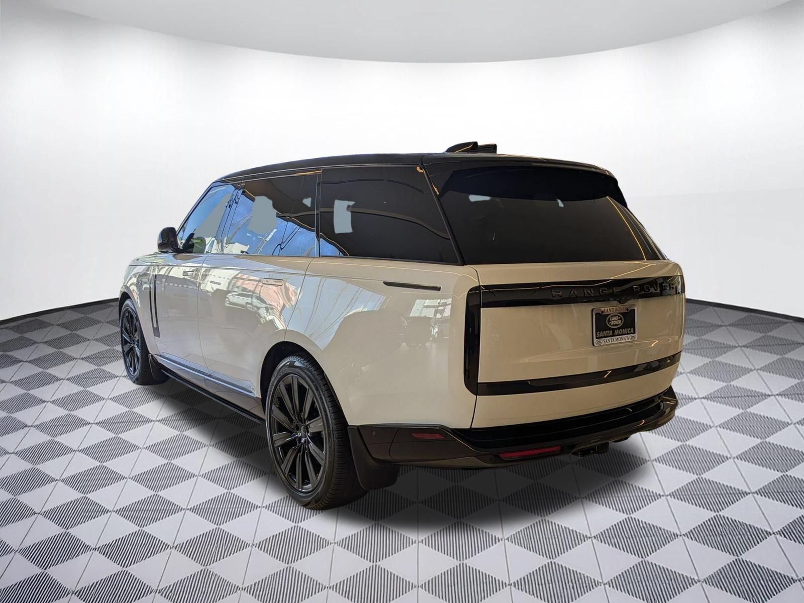 New 2026 Land Rover Range Rover Long Wheelbase SE AWD/4WD image 6