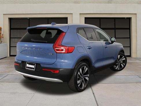Certified 2023 Volvo XC40 B5 Ultimate image 4