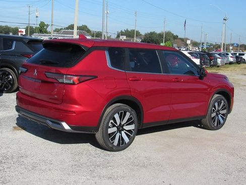 New 2025 Mitsubishi Outlander SE image 3