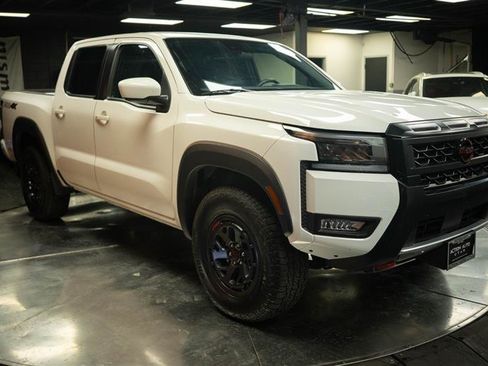 Used 2026 Nissan Frontier PRO-4X AWD/4WD image 5
