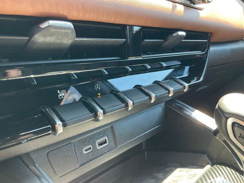 Used 2025 GMC Canyon AT4 w/ Nightfall Edition AWD/4WD image 9
