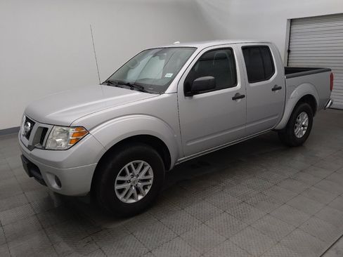 Used 2018 Nissan Frontier SV RWD image 2