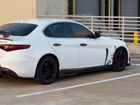 Used 2017 Alfa Romeo Giulia RWD image 9