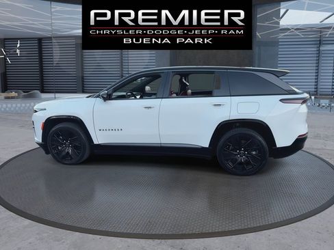 Used 2024 Jeep Wagoneer Launch Edition image 5