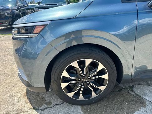 Used 2024 Kia Carnival EX FWD image 35