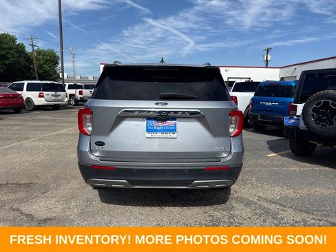 Used 2022 Ford Explorer XLT w/ Equipment Group 202A AWD/4WD image 3